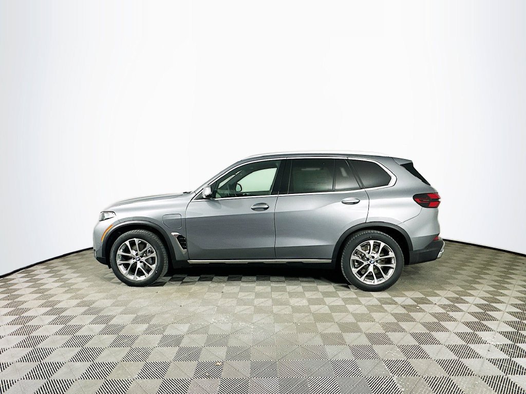 Used 2026 BMW X5 xDrive50e AWD/4WD image 5