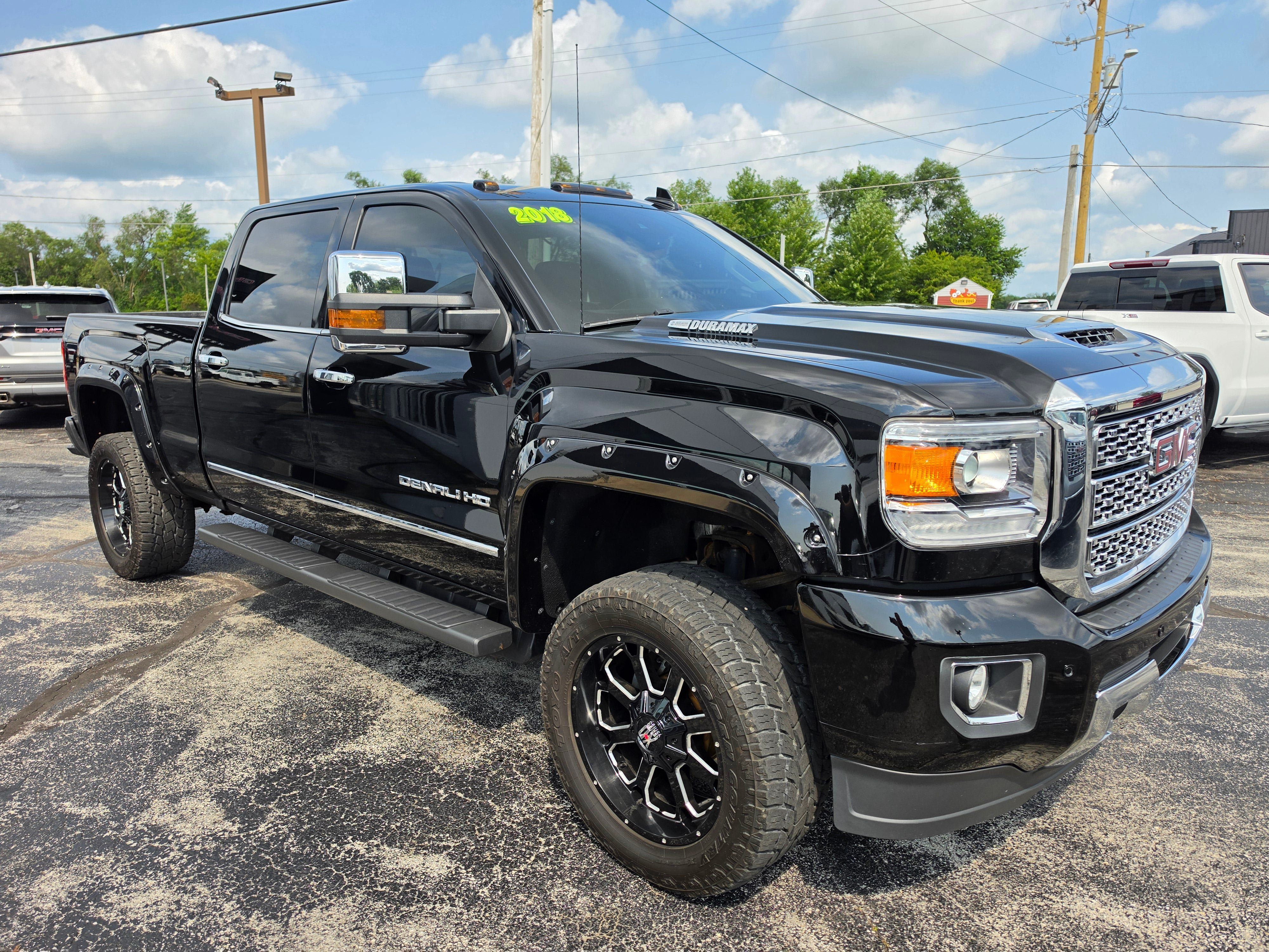 Used 2018 GMC Sierra 2500 Denali w/ Duramax Plus Package AWD/4WD image 3