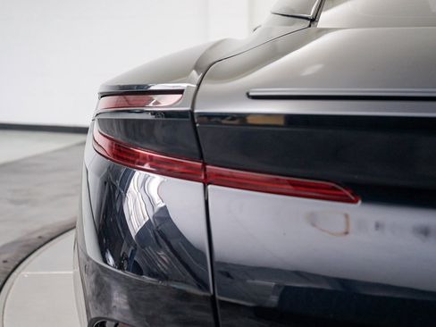 Used 2017 Aston Martin DB11 V12 RWD image 13