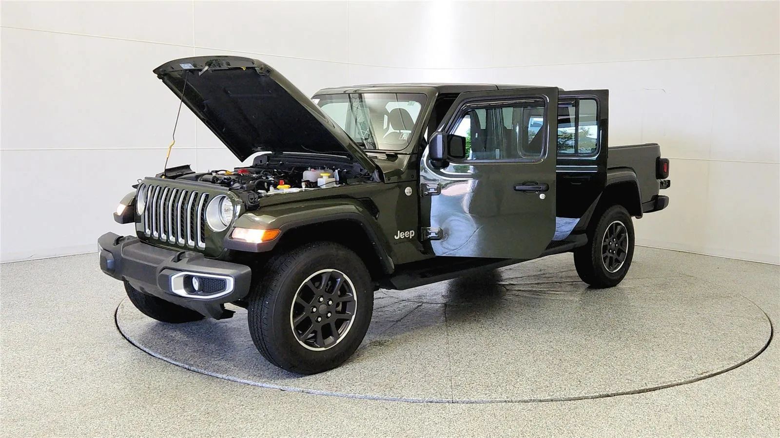 Used 2023 Jeep Gladiator Overland w/ Cold Weather Group AWD/4WD image 11