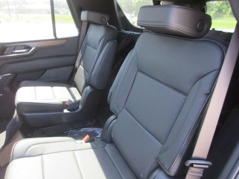 New 2026 GMC Yukon Denali w/ Denali Reserve Package AWD/4WD image 12