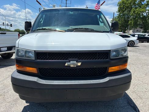 Used 2019 Chevrolet Express 3500 w/ Driver Convenience Package RWD image 2