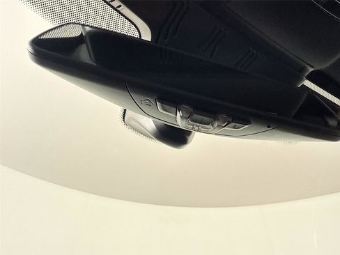 Used 2023 BMW 530e xDrive image 22