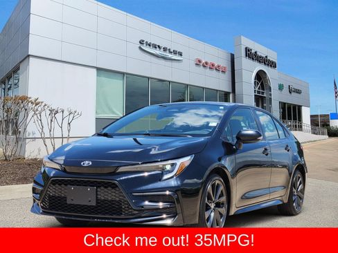 Used 2023 Toyota Corolla SE FWD image 2
