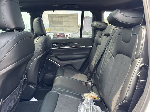 New 2025 Jeep Grand Cherokee Trailhawk w/ Luxury Tech Group III image 31