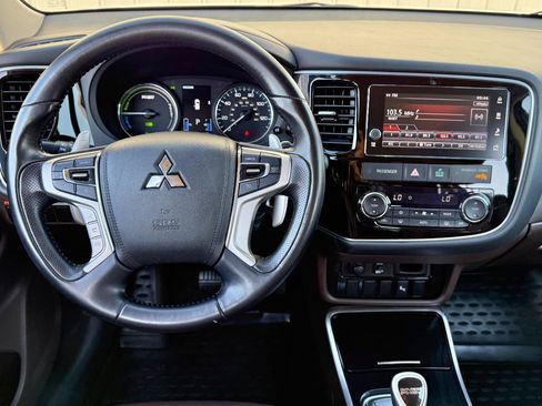 Used 2018 Mitsubishi Outlander SEL AWD/4WD image 10