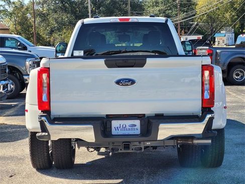 New 2026 Ford F350 XLT w/ FX4 Off-Road Package image 4