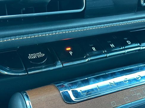 Certified 2025 Lincoln Aviator Black Label image 23