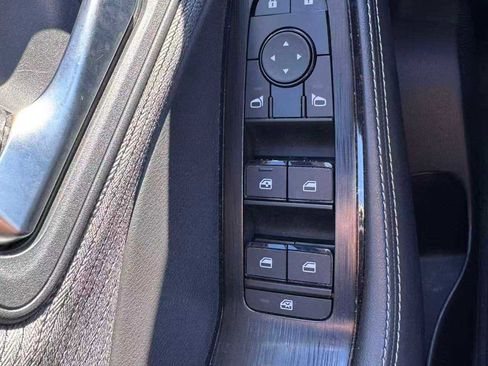 Used 2023 Nissan Rogue SV image 16