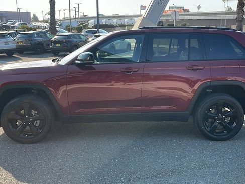 Used 2023 Jeep Grand Cherokee Altitude image 12