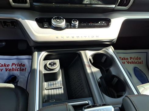 New 2025 Ford Expedition Active image 7
