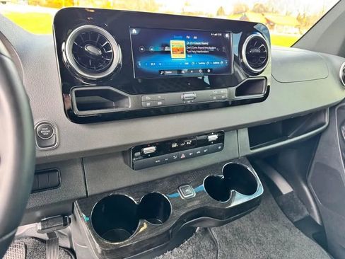 Used 2023 Mercedes-Benz Sprinter 2500 image 12