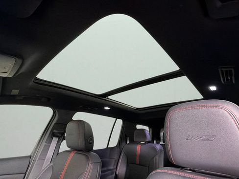 Certified 2024 Chevrolet Traverse RS FWD image 27