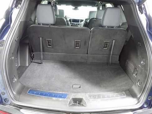 Used 2022 Buick Enclave Essence image 14