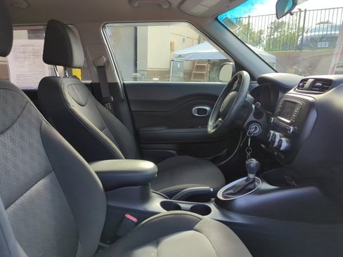 Used 2018 Kia Soul FWD image 31