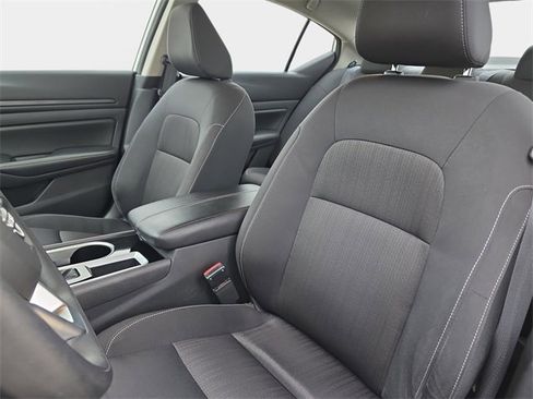 Used 2024 Nissan Altima 2.5 SV image 17
