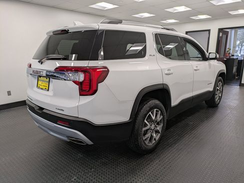 Used 2023 GMC Acadia SLE w/ Driver Convenience Package image 4