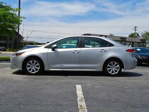 Used 2021 Toyota Corolla LE FWD image 4