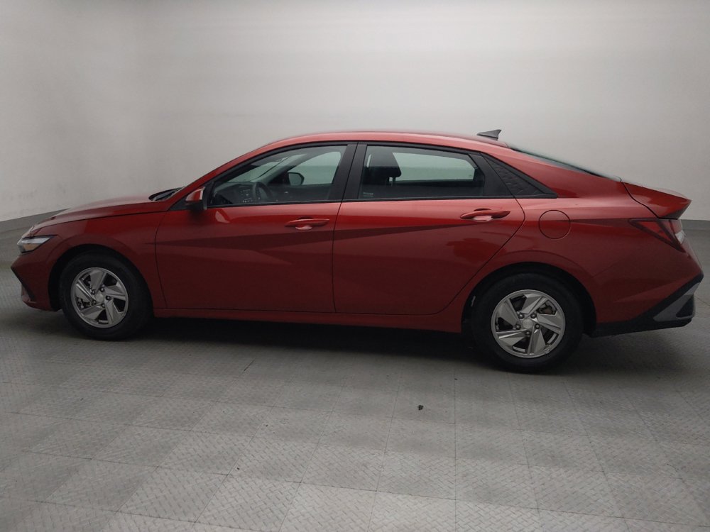 Used 2025 Hyundai Elantra SE FWD image 3