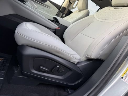 Used 2025 Ford Explorer Platinum w/ LUX Leather Package image 8