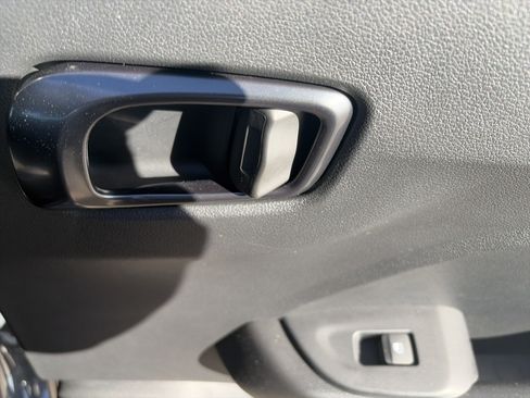 Certified 2025 Hyundai Venue Limited FWD image 21