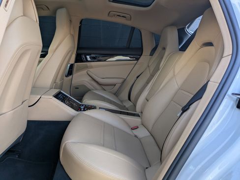 Used 2018 Porsche Panamera image 25