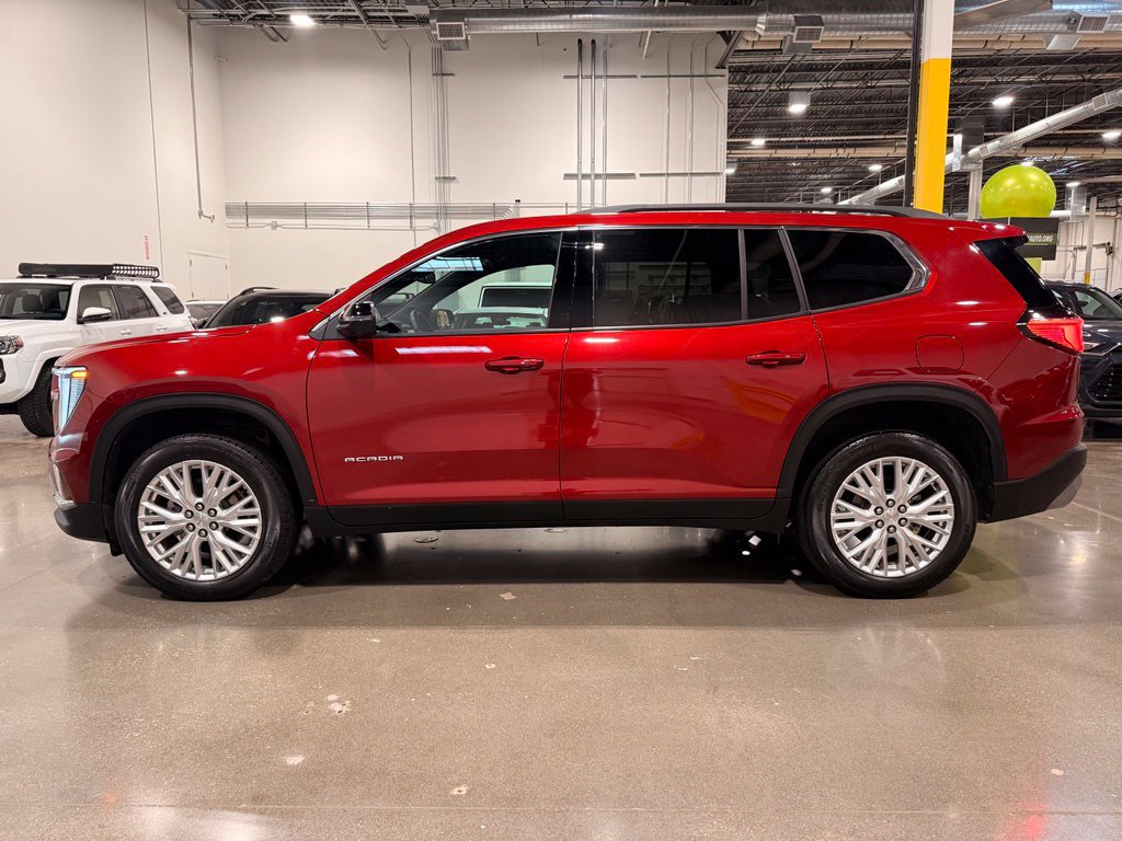 Used 2025 GMC Acadia Elevation w/ Elevation Premium Package FWD image 8