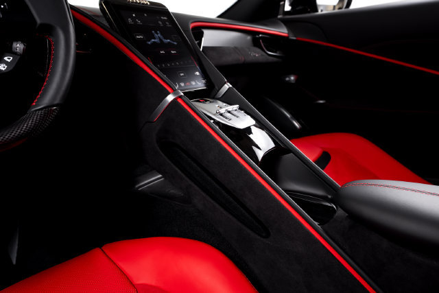 Certified 2025 Ferrari Roma Spider RWD image 34