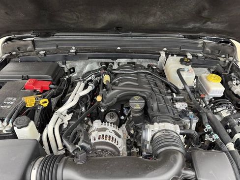 Used 2024 Jeep Wrangler Unlimited Rubicon AWD/4WD image 32
