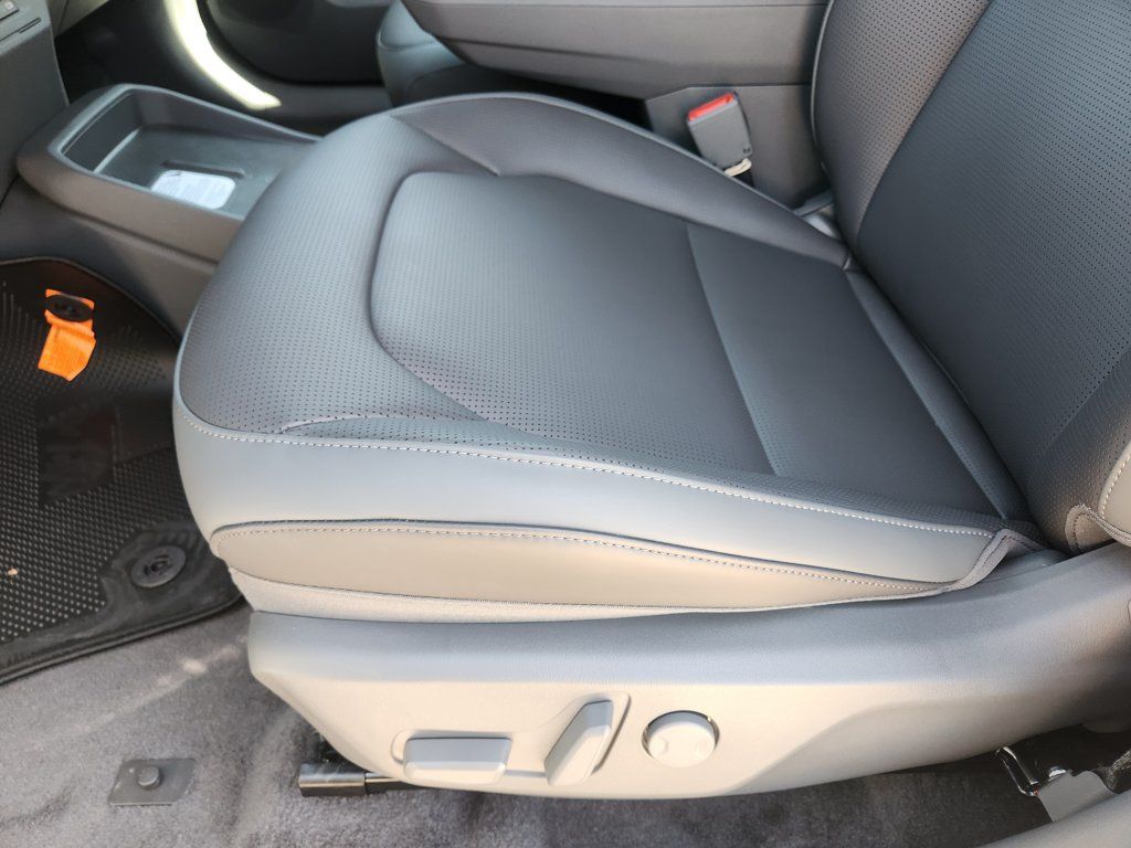 New 2027 Kia EV3 Wind FWD image 22