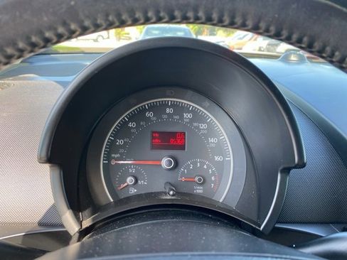 Used 2009 Volkswagen Beetle S image 12