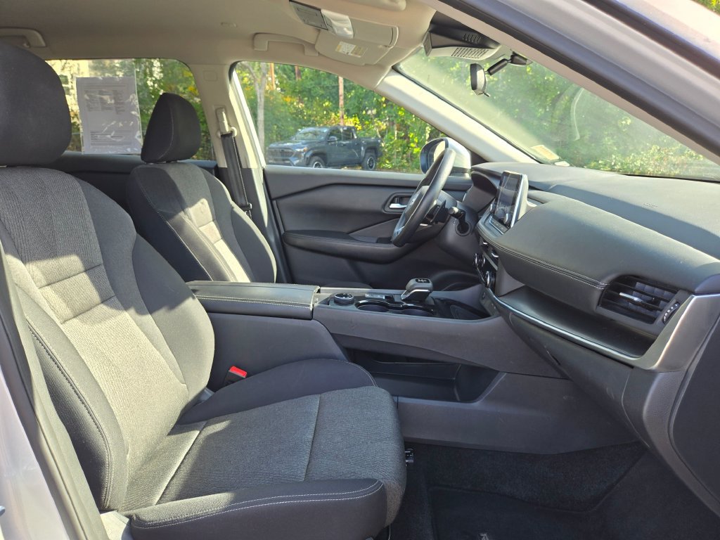 Used 2024 Nissan Rogue SV AWD/4WD image 12