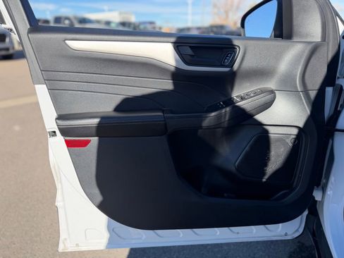 Used 2022 Ford Escape SE image 21