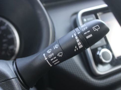 Used 2021 Nissan Kicks S FWD image 36