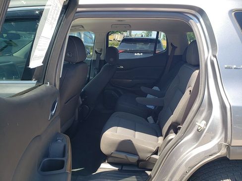 Used 2020 GMC Acadia SLE w/ Driver Convenience Package FWD image 11