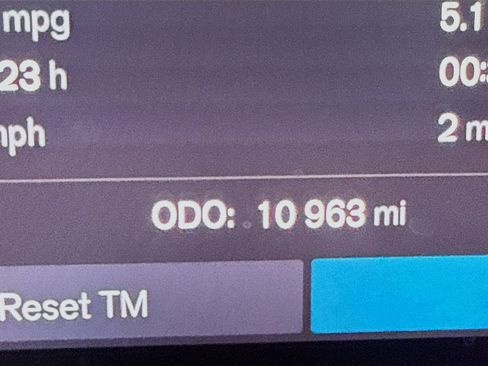 Used 2025 Volvo XC40 B5 Plus image 16