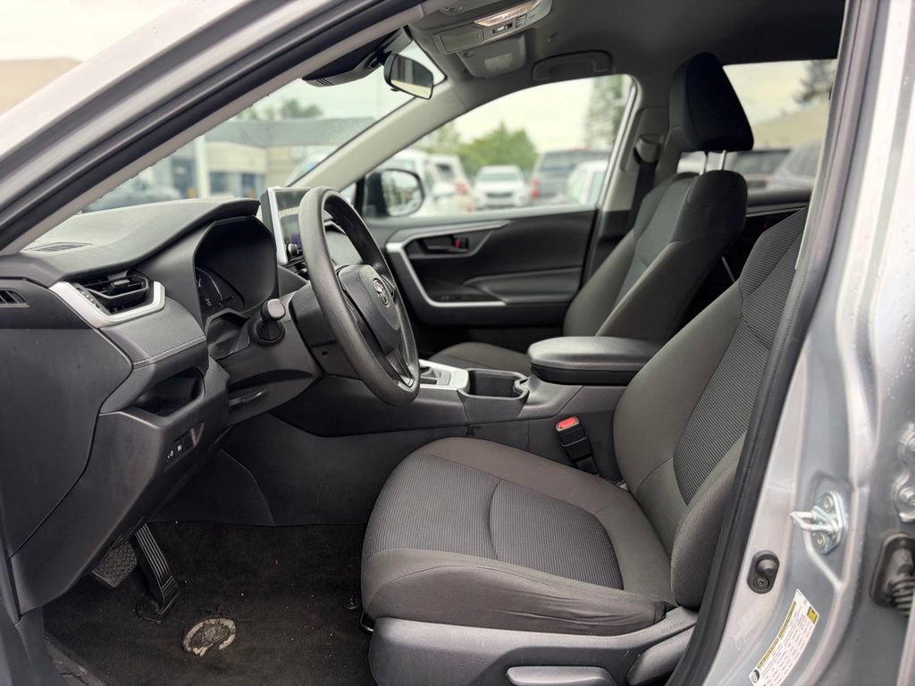 Used 2025 Toyota RAV4 LE AWD/4WD image 20
