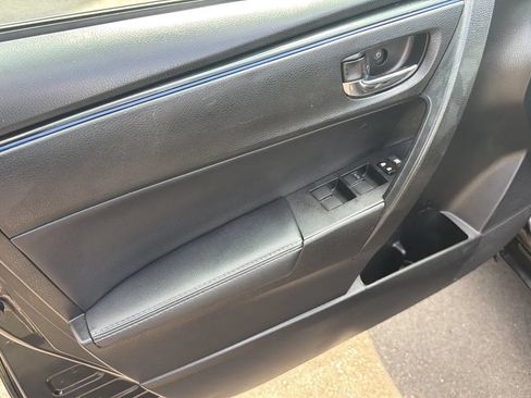 Used 2018 Toyota Corolla SE FWD image 11