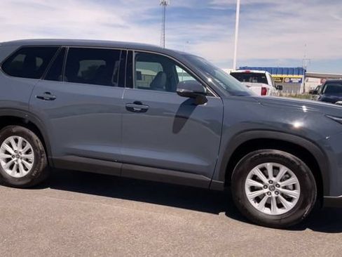 Used 2026 Toyota Grand Highlander AWD image 3