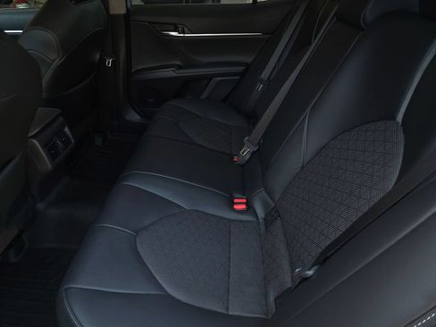 Used 2022 Toyota Camry XSE FWD image 13