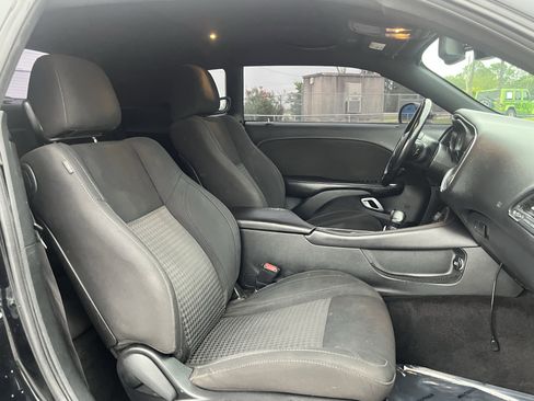 Used 2018 Dodge Challenger SXT RWD image 27