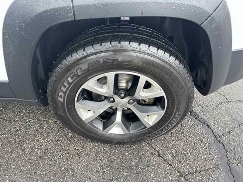 Used 2018 Jeep Cherokee Trailhawk image 10