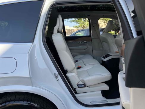 Used 2022 Volvo XC90 T6 Momentum w/ Advanced Package AWD/4WD image 19