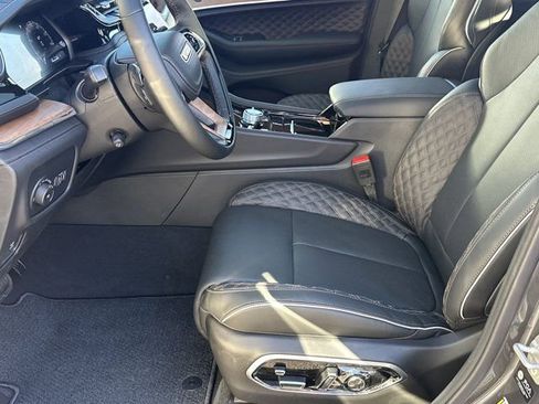 New 2025 Jeep Grand Cherokee Summit image 9