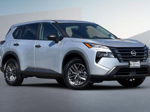 Certified 2024 Nissan Rogue S FWD image 2