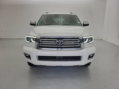 Used 2018 Toyota Sequoia Platinum RWD image 3
