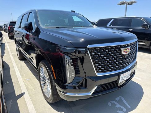 Used 2026 Cadillac Escalade ESV Luxury AWD/4WD image 3