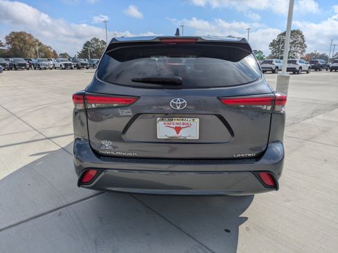 Certified 2022 Toyota Highlander Limited image 6