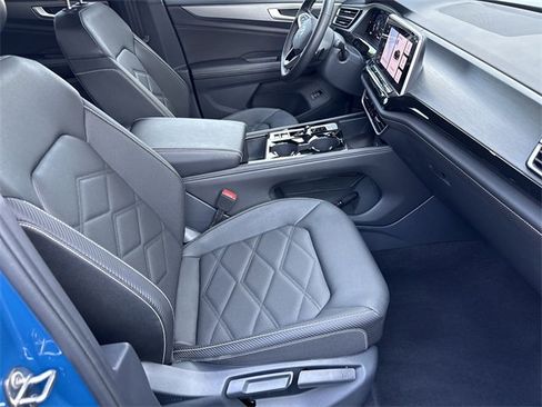 Used 2025 Volkswagen Atlas Cross Sport SE image 33