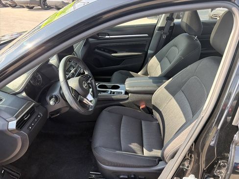 Used 2023 Nissan Altima 2.5 SV w/ SV Premium Package AWD/4WD image 10